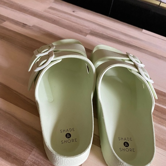 SHADE & SHORE LIME GREEN SANDALS WITH ADJUSTABLE STRAPS - Picture 4 of 13